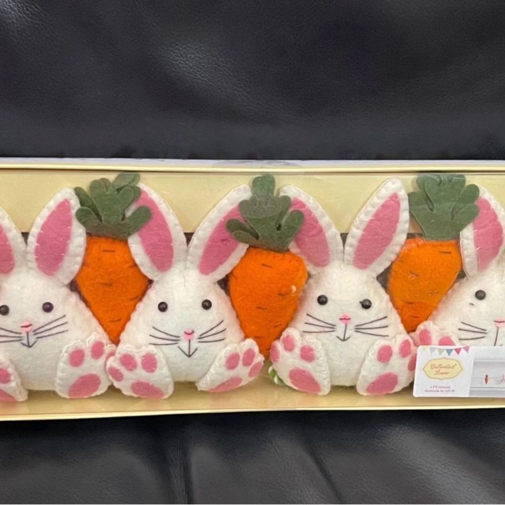 Cottontail Lane Easter Bunny and Carrot Garland - Easter Bunnies Garland